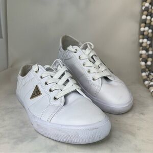 GUESS women's sneakers Logo detailing Low-top cut Lace-up design White Size 7.5